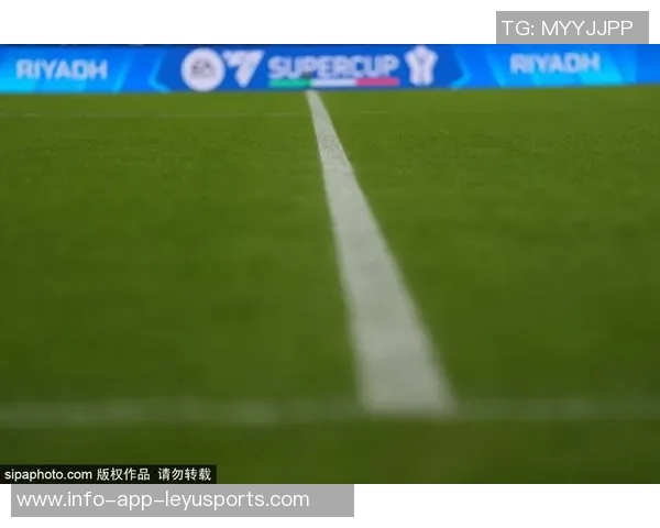 麦克托米奈上半场末段不理智动作遭黄牌处罚引发争议