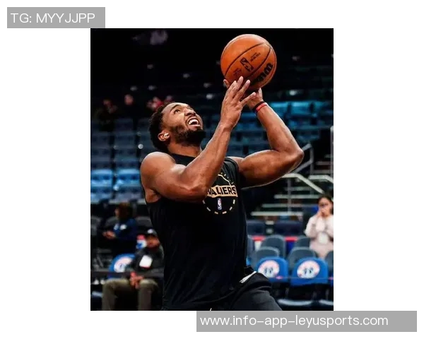 米切尔轻松发威30分钟内高效砍下27分4篮板4助攻第三节完美表现6中6